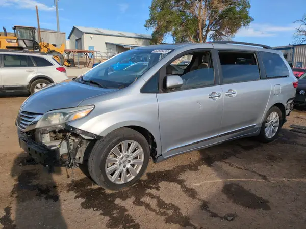5TDYZ3DC2HS870064 2017 TOYOTA SIENNA - Image 1