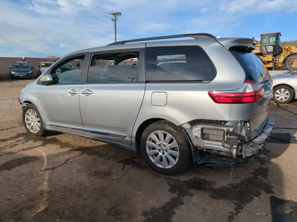 5TDYZ3DC2HS870064 2017 TOYOTA SIENNA - Image 2