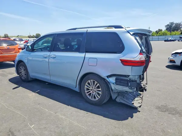 5TDYZ3DC2HS870761 2017 TOYOTA SIENNA - Image 2