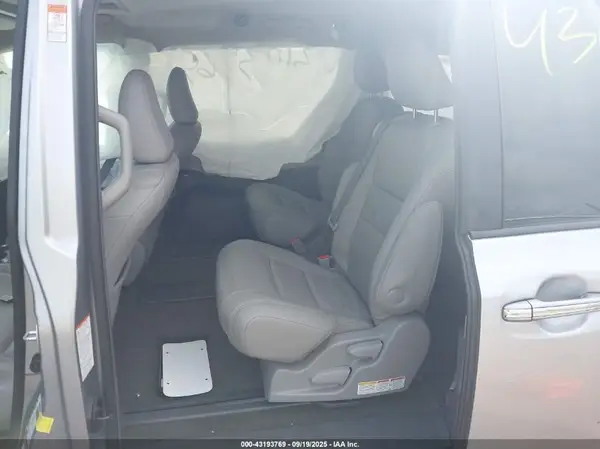 5TDYZ3DC2HS872624 2017 TOYOTA SIENNA - Image 8
