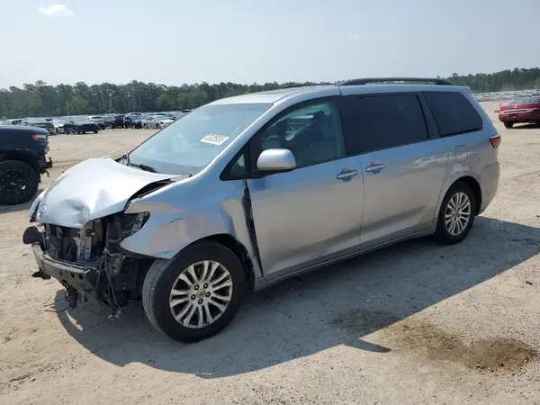 5TDYZ3DC2HS874387 2017 TOYOTA SIENNA - Image 1