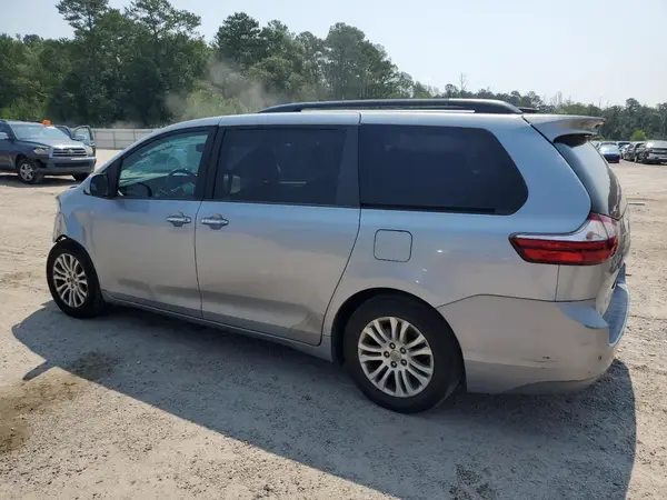 5TDYZ3DC2HS874387 2017 TOYOTA SIENNA - Image 2