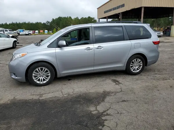 5TDYZ3DC2HS874437 2017 TOYOTA SIENNA - Image 1