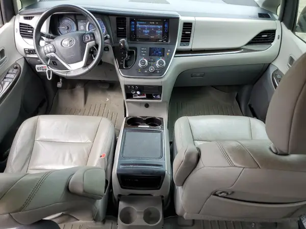 5TDYZ3DC2HS874437 2017 TOYOTA SIENNA - Image 8