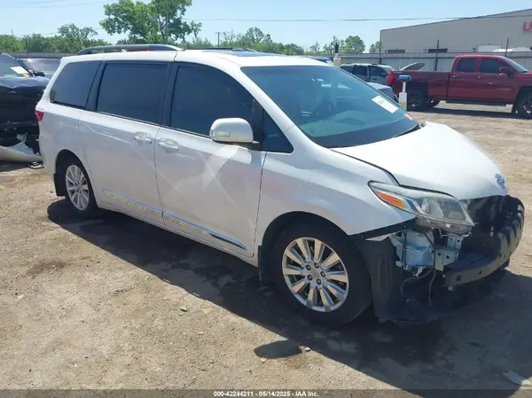 5TDYZ3DC2HS875197 2017 TOYOTA SIENNA - Image 1
