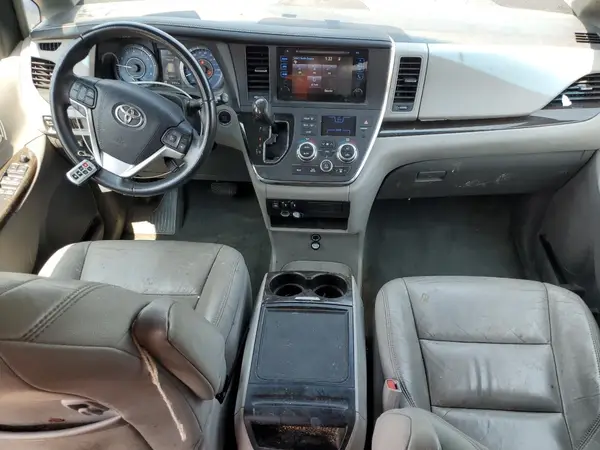 5TDYZ3DC2HS879086 2017 TOYOTA SIENNA - Image 8