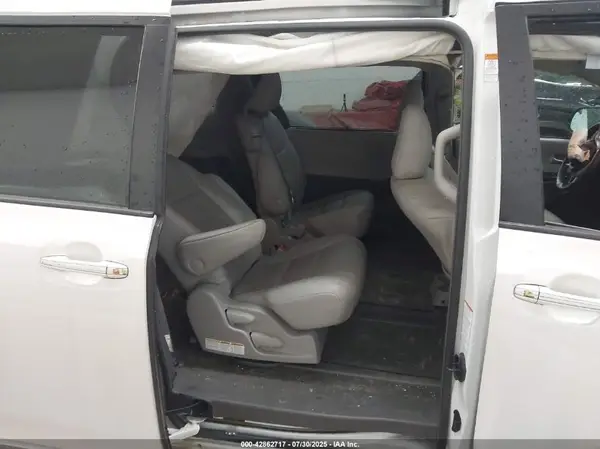 5TDYZ3DC2HS880075 2017 TOYOTA SIENNA - Image 8