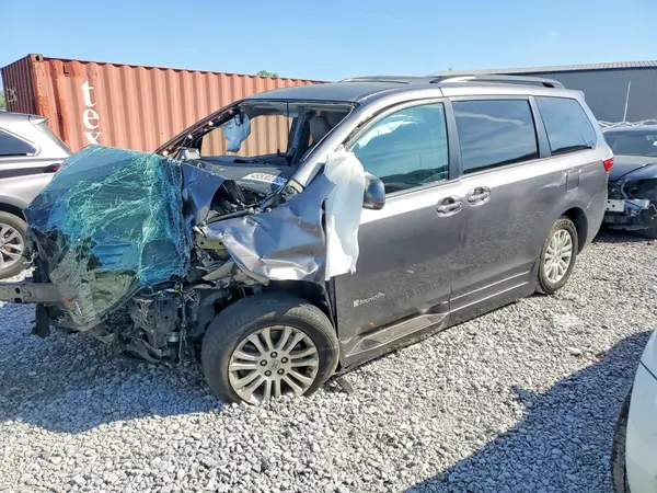 5TDYZ3DC2HS881386 2017 TOYOTA SIENNA - Image 1