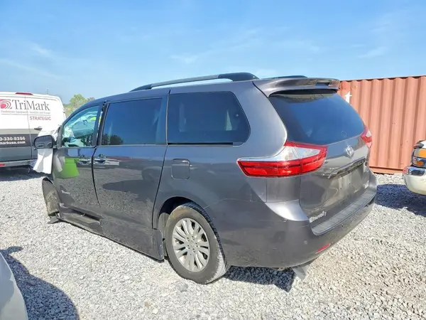 5TDYZ3DC2HS881386 2017 TOYOTA SIENNA - Image 2