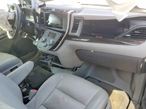 5TDYZ3DC2HS881386 2017 TOYOTA SIENNA - Image 8