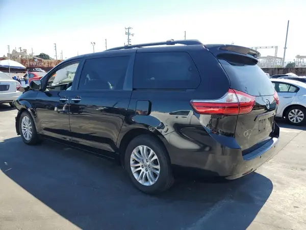 5TDYZ3DC2HS887821 2017 TOYOTA SIENNA - Image 2