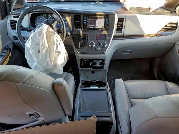 5TDYZ3DC2HS887866 2017 TOYOTA SIENNA - Image 8