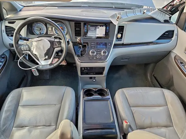 5TDYZ3DC2HS893344 2017 TOYOTA SIENNA - Image 8