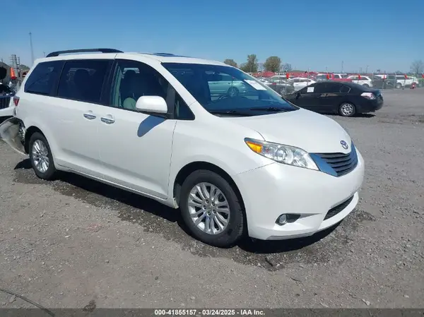 5TDYZ3DC2HS894588 2017 TOYOTA SIENNA - Image 1