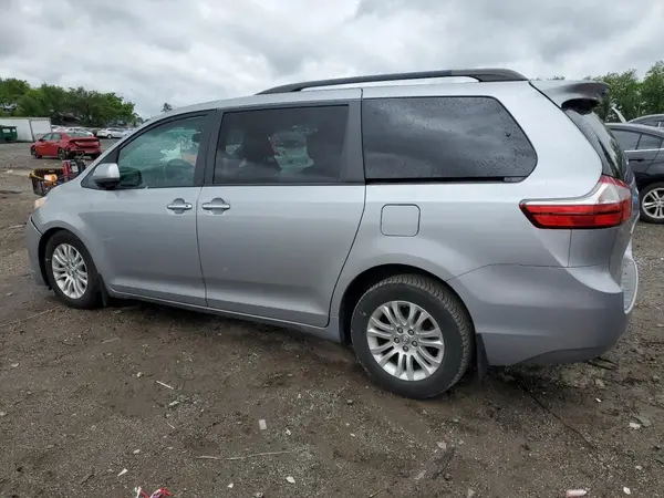 5TDYZ3DC2HS895241 2017 TOYOTA SIENNA - Image 2
