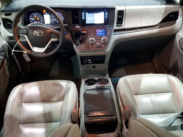 5TDYZ3DC2HS899662 2017 TOYOTA SIENNA - Image 8