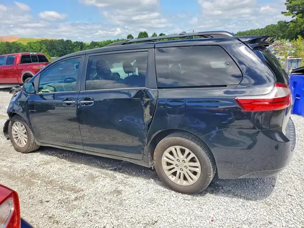 5TDYZ3DC2HS900857 2017 TOYOTA SIENNA - Image 2