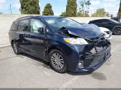 5TDYZ3DC2JS903702 2018 TOYOTA SIENNA