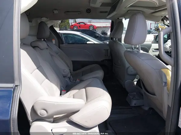 5TDYZ3DC2JS903702 2018 TOYOTA SIENNA - Image 8