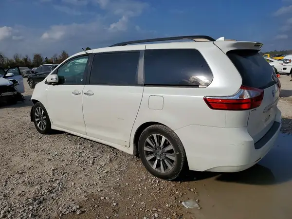 5TDYZ3DC2JS912111 2018 TOYOTA SIENNA - Image 2