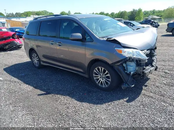5TDYZ3DC2JS913338 2018 TOYOTA SIENNA - Image 1