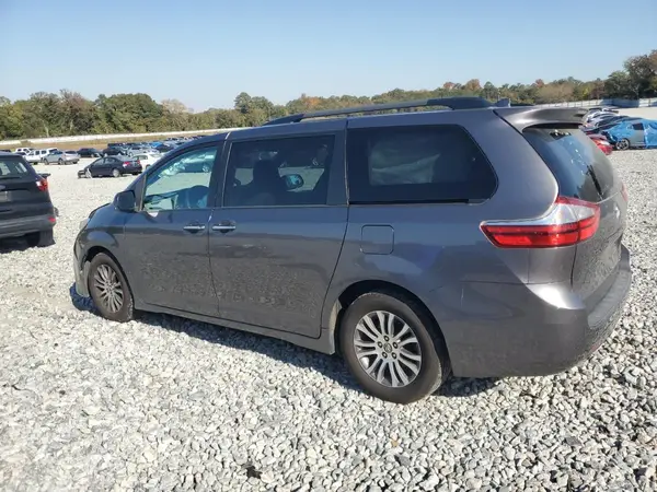 5TDYZ3DC2JS914389 2018 TOYOTA SIENNA - Image 2