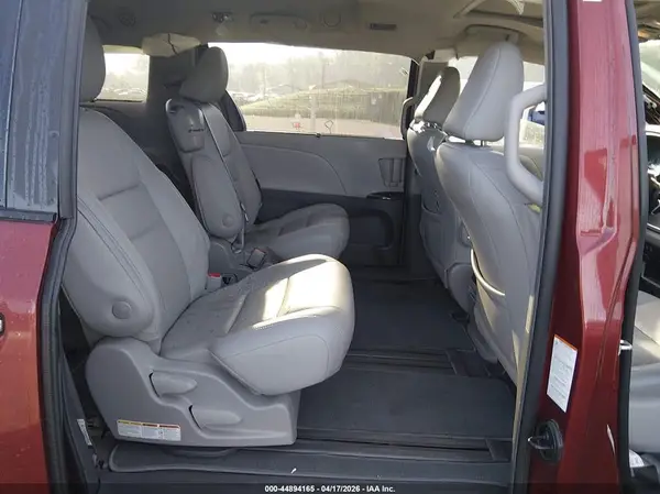 5TDYZ3DC2JS915722 2018 TOYOTA SIENNA - Image 8