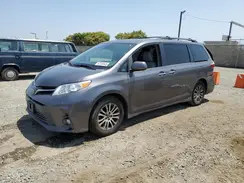 5TDYZ3DC2JS915820 2018 TOYOTA SIENNA