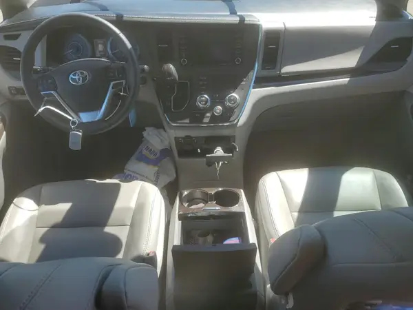 5TDYZ3DC2JS921651 2018 TOYOTA SIENNA - Image 8