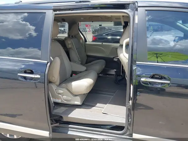 5TDYZ3DC2JS923156 2018 TOYOTA SIENNA - Image 8