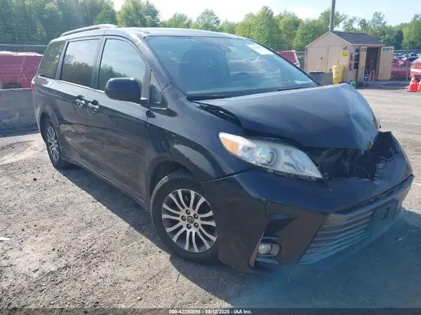 5TDYZ3DC2JS926543 2018 TOYOTA SIENNA - Image 1