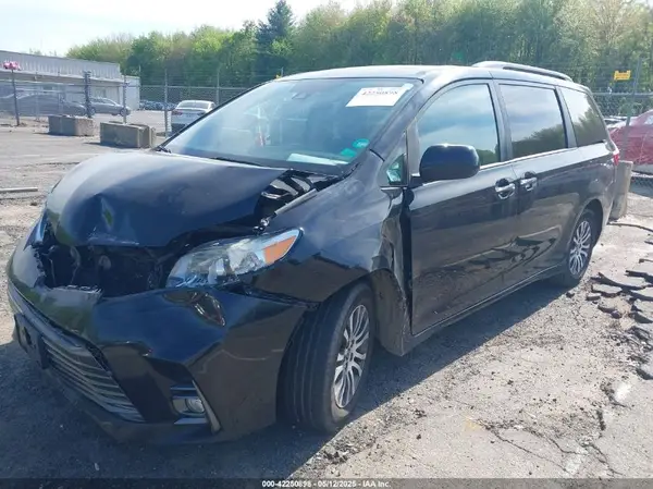 5TDYZ3DC2JS926543 2018 TOYOTA SIENNA - Image 2