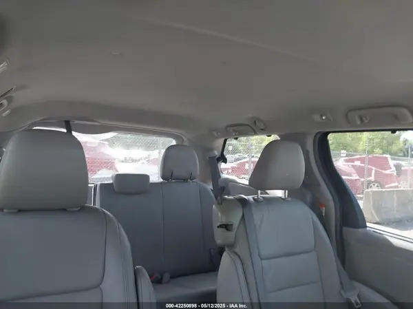 5TDYZ3DC2JS926543 2018 TOYOTA SIENNA - Image 8