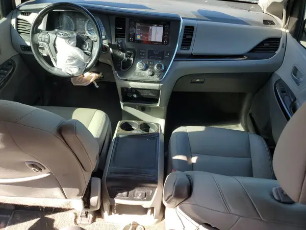 5TDYZ3DC2JS929068 2018 TOYOTA SIENNA - Image 8