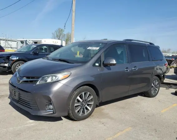 5TDYZ3DC2JS930768 2018 TOYOTA SIENNA - Image 1