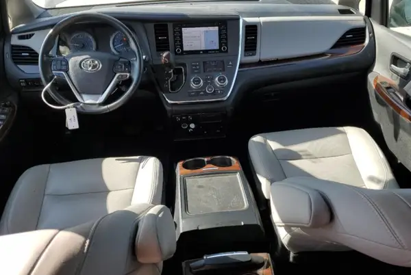 5TDYZ3DC2JS930768 2018 TOYOTA SIENNA - Image 8
