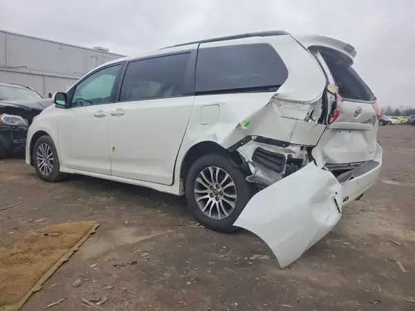 5TDYZ3DC2JS932973 2018 TOYOTA SIENNA - Image 2