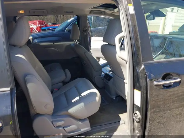 5TDYZ3DC2JS933086 2018 TOYOTA SIENNA - Image 8