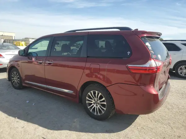 5TDYZ3DC2JS938014 2018 TOYOTA SIENNA - Image 2