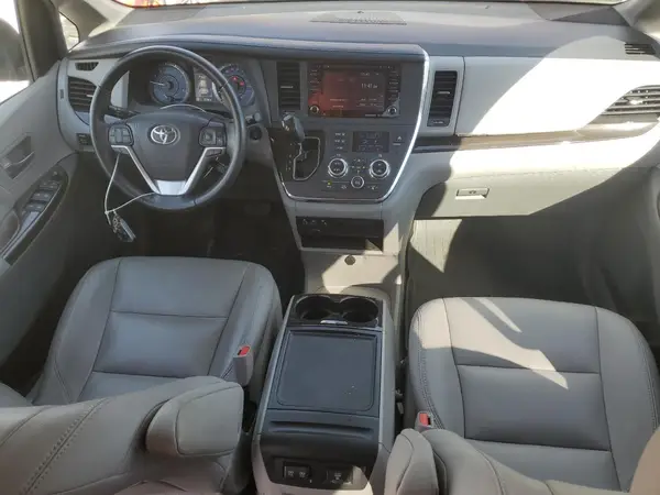 5TDYZ3DC2JS938014 2018 TOYOTA SIENNA - Image 8