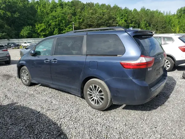 5TDYZ3DC2JS938076 2018 TOYOTA SIENNA - Image 2