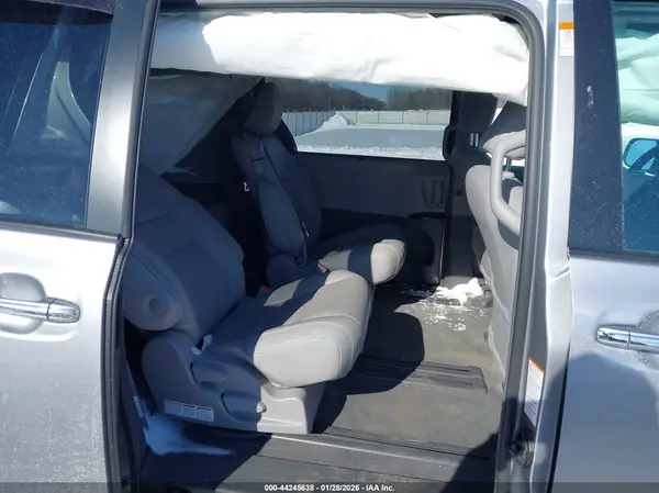 5TDYZ3DC2JS939728 2018 TOYOTA SIENNA - Image 8