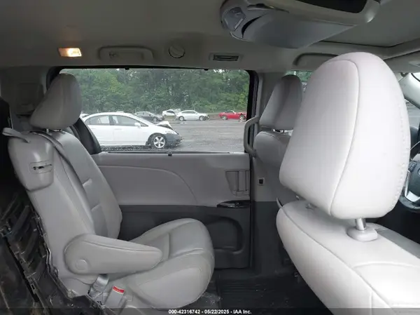 5TDYZ3DC2JS940989 2018 TOYOTA SIENNA - Image 8
