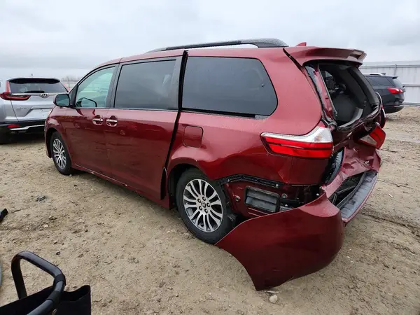 5TDYZ3DC2JS941043 2018 TOYOTA SIENNA - Image 2
