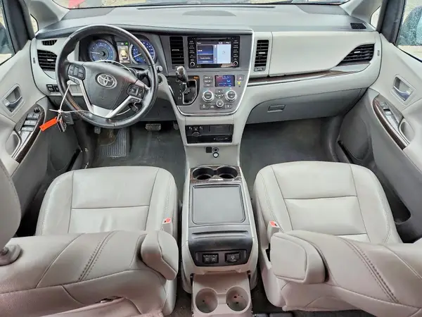 5TDYZ3DC2JS941043 2018 TOYOTA SIENNA - Image 8