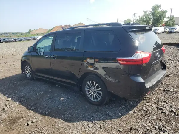 5TDYZ3DC2JS943861 2018 TOYOTA SIENNA - Image 2