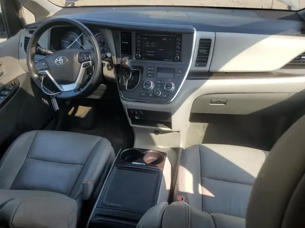 5TDYZ3DC2JS943861 2018 TOYOTA SIENNA - Image 8