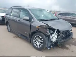 5TDYZ3DC2JS949837 2018 TOYOTA SIENNA