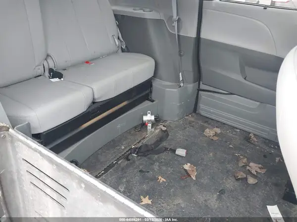 5TDYZ3DC2JS949837 2018 TOYOTA SIENNA - Image 8
