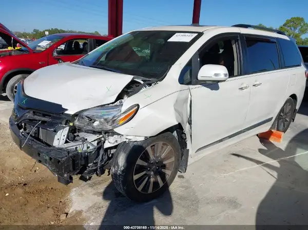 5TDYZ3DC2JS954794 2018 TOYOTA SIENNA - Image 2
